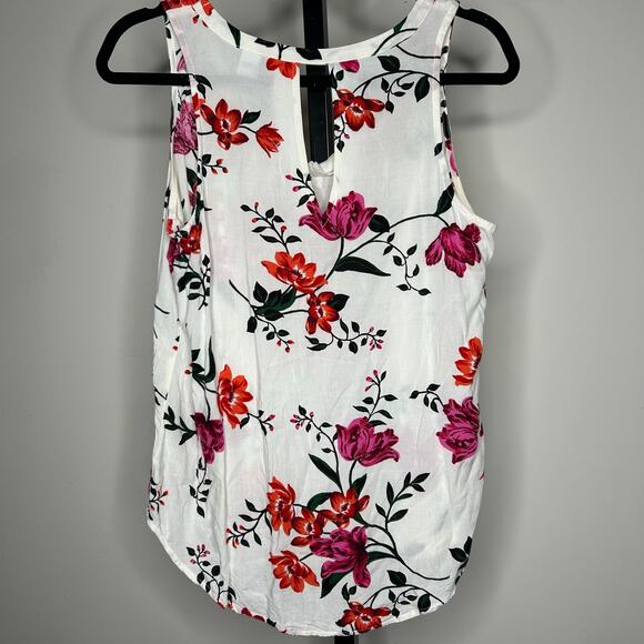 Old Navy Dressy Tank- size medium- floral, tank‎ top, v-neck white - Picture 5 of 5